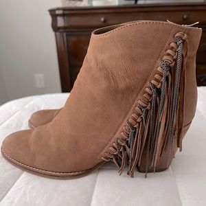 Dolce Vita Juneau Fringe Ankle Bootie with block heel. Size 9.